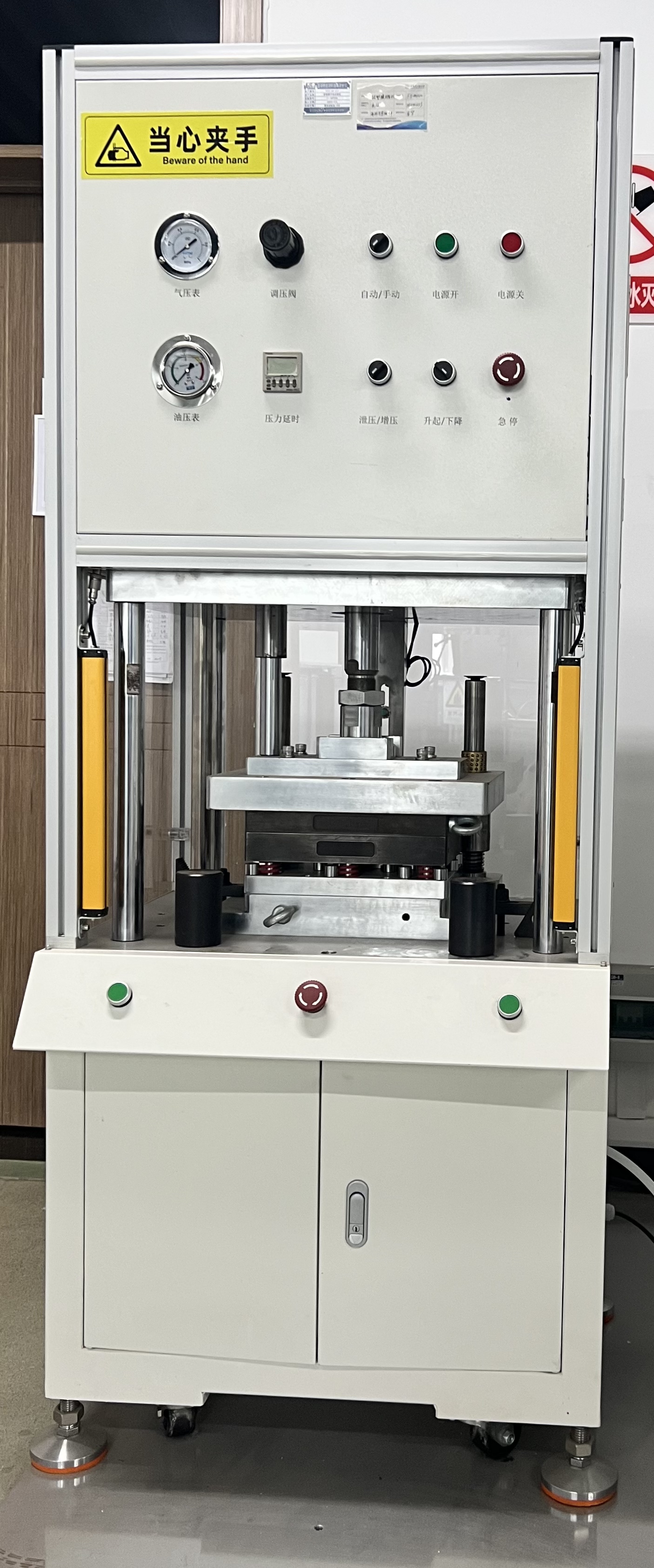Pouch cell forming and sealing equipment